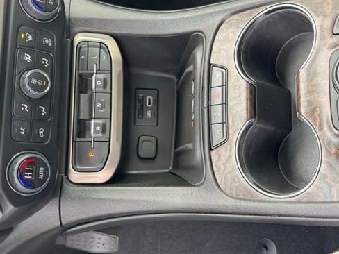 Certified 2022 GMC Acadia Denali w/ Black Diamond Edition image 24