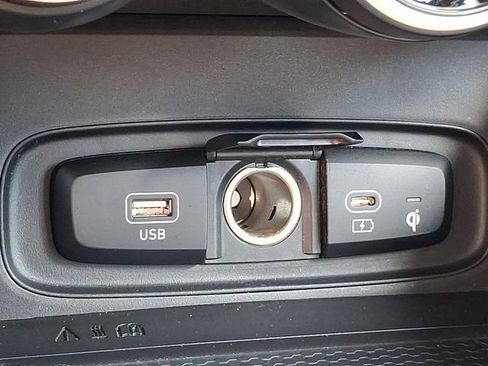 Certified 2024 Hyundai Venue Limited FWD image 23