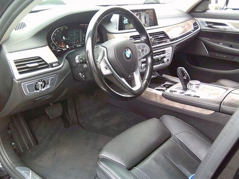 Used 2020 BMW 740i RWD image 11