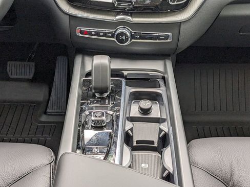 New 2025 Volvo XC60 B5 Plus w/ Protection Package Premier AWD/4WD image 19