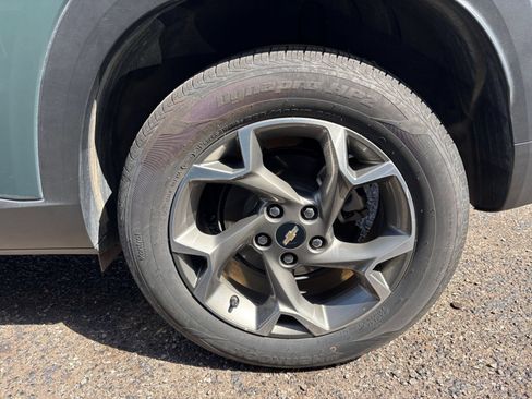 Used 2025 Chevrolet Trax LT FWD image 28