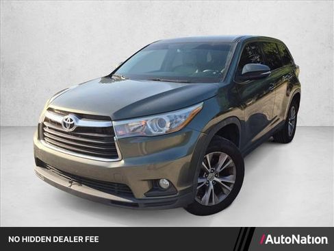 Used 2015 Toyota Highlander Plus FWD image 1
