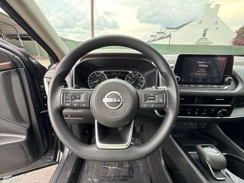 Used 2023 Nissan Rogue S AWD/4WD image 7