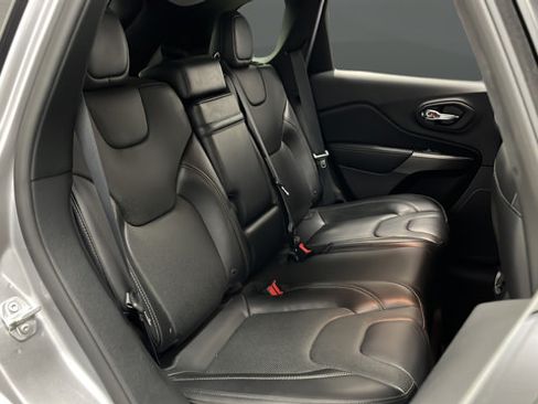 Used 2019 Jeep Cherokee Limited AWD/4WD image 24