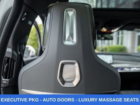 Used 2023 BMW i7 xDrive60 w/ Executive Package 2 AWD/4WD image 48
