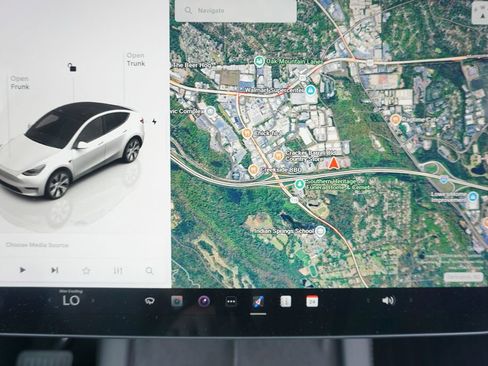 Used 2023 Tesla Model Y Long Range AWD/4WD image 10