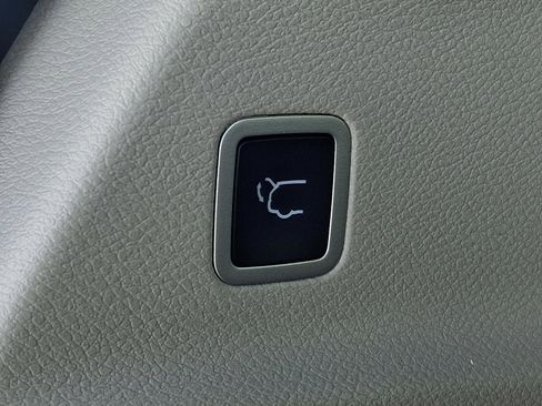 Used 2023 Chrysler Pacifica Touring-L image 31