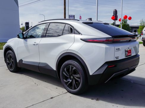 New 2026 Toyota C-HR w/ Cold Weather Package image 6