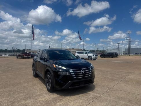 Certified 2024 Nissan Rogue SV FWD image 2