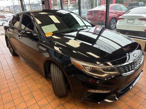 Used 2019 Kia Optima LX FWD image 1
