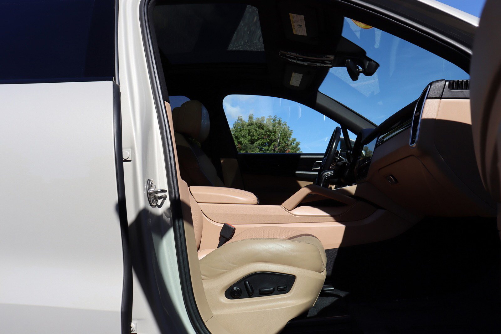 Used 2023 Porsche Cayenne AWD/4WD image 20