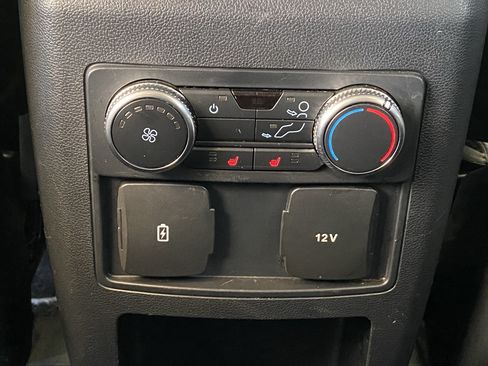 Used 2020 Ford Explorer XLT w/ Equipment Group 202A AWD/4WD image 34