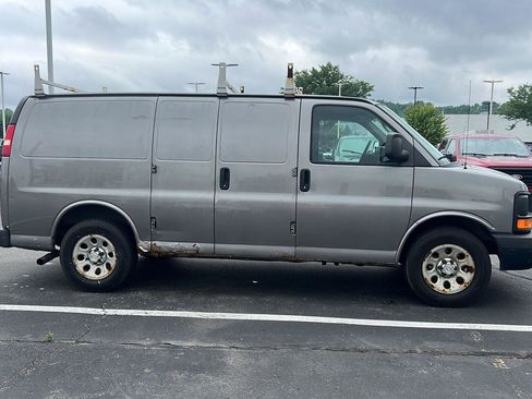 Used 2012 Chevrolet Express 1500 RWD image 9