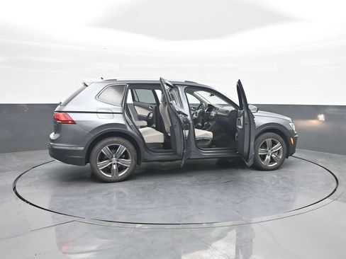 Used 2021 Volkswagen Tiguan SEL AWD/4WD image 47
