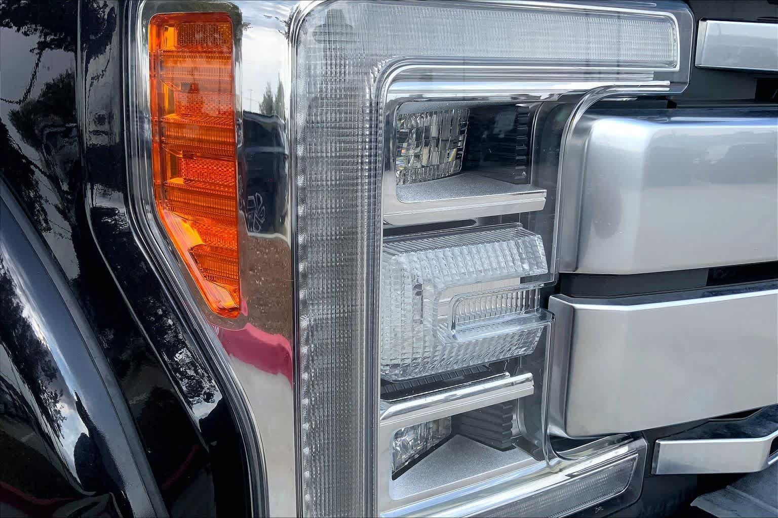 Used 2019 Ford F250 Platinum w/ Platinum Ultimate Package AWD/4WD image 27