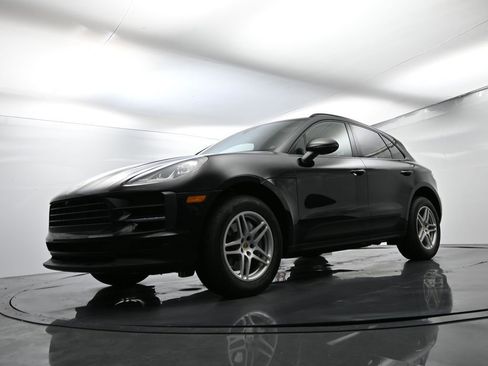Certified 2021 Porsche Macan image 42