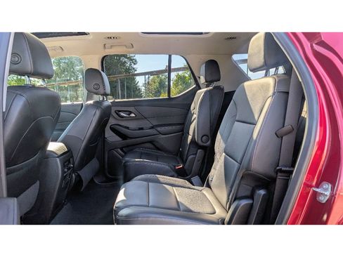 Used 2019 Chevrolet Traverse RS image 18