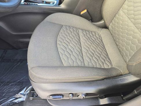 Used 2020 Chevrolet Equinox LT image 16