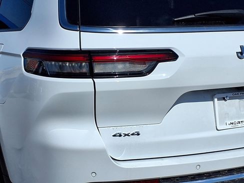 Used 2024 Jeep Grand Cherokee L Laredo w/ Luxury Tech Group I image 25