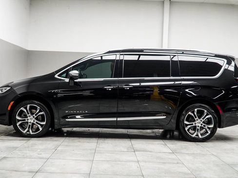 Used 2022 Chrysler Pacifica Pinnacle image 9