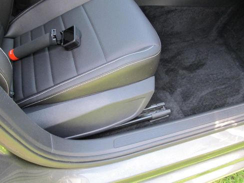 Used 2022 Volkswagen Jetta SE image 40