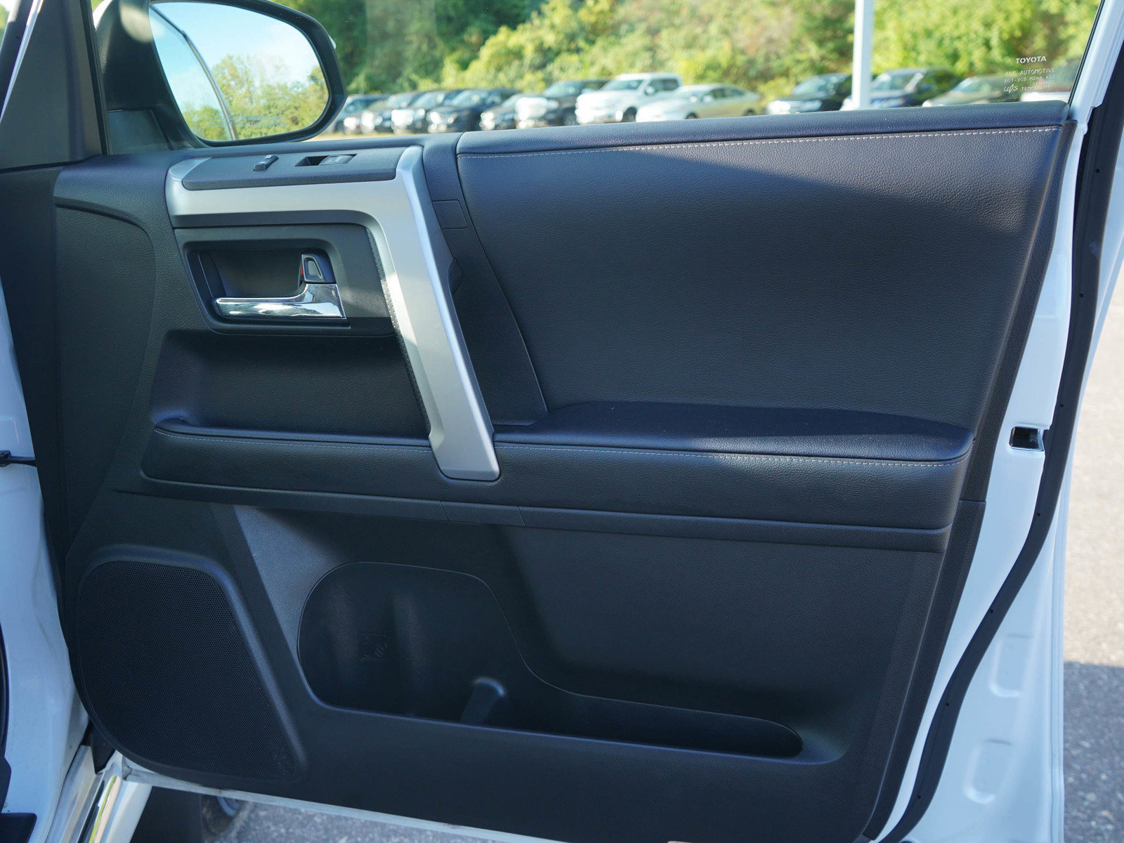 Used 2024 Toyota 4Runner Limited AWD/4WD image 9