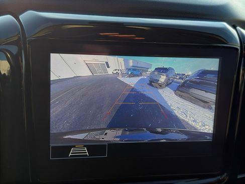 Used 2021 Chevrolet Traverse LT image 19