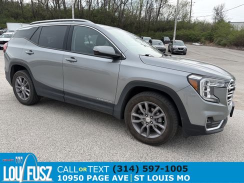 Used 2023 GMC Terrain SLT image 1