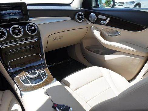 Used 2019 Mercedes-Benz GLC 300 4MATIC image 24