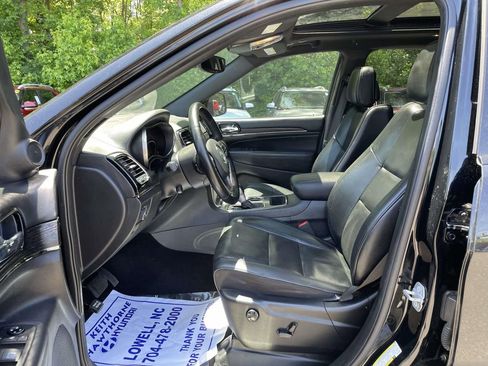 Used 2020 Jeep Grand Cherokee High Altitude RWD image 16