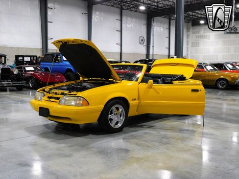 Used 1993 Ford Mustang LX image 16