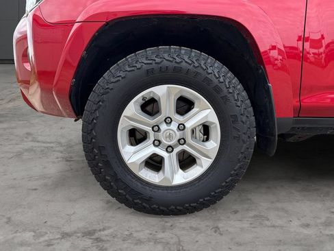 Used 2015 Toyota 4Runner SR5 AWD/4WD image 9