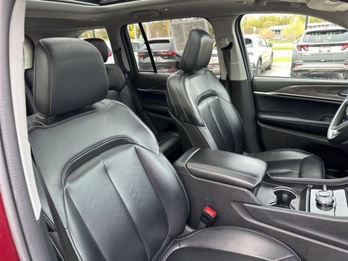 Used 2024 Jeep Grand Cherokee Limited AWD/4WD image 14