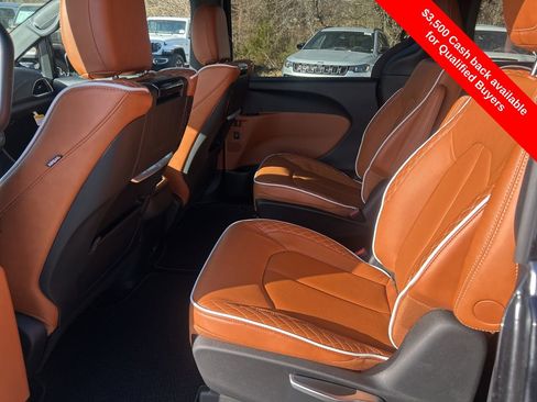New 2026 Chrysler Pacifica Pinnacle w/ Trailer Tow Group image 24