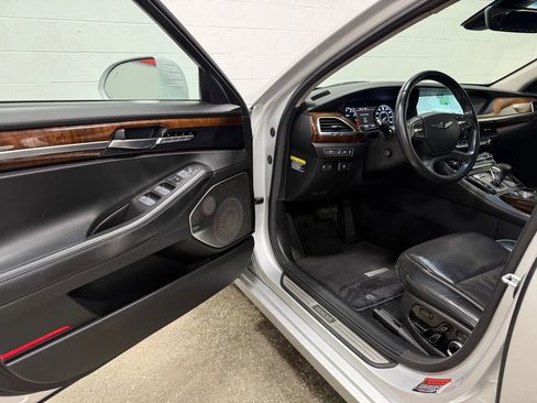 Used 2017 Genesis G90 3.3T Premium image 17