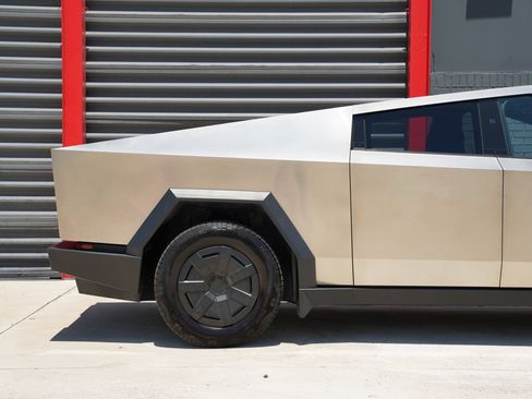 Used 2025 Tesla Cybertruck AWD Crew Cab image 5
