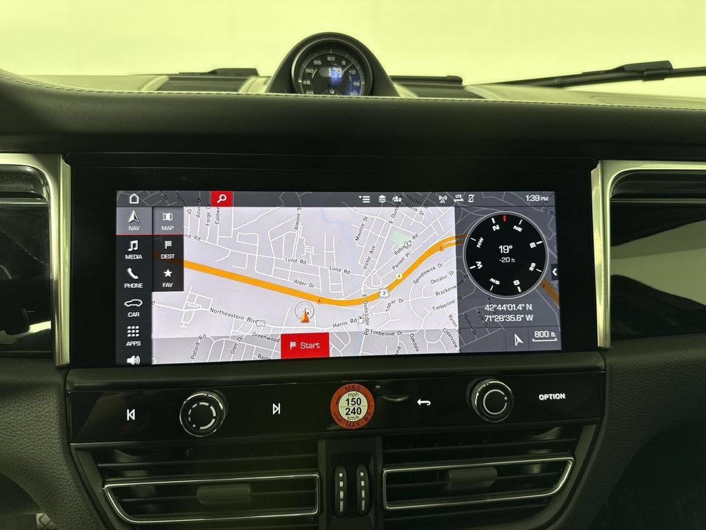 Certified 2026 Porsche Macan AWD/4WD image 28