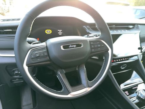 New 2026 Jeep Grand Cherokee Altitude image 10