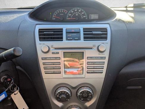 Used 2010 Toyota Yaris Sedan image 14