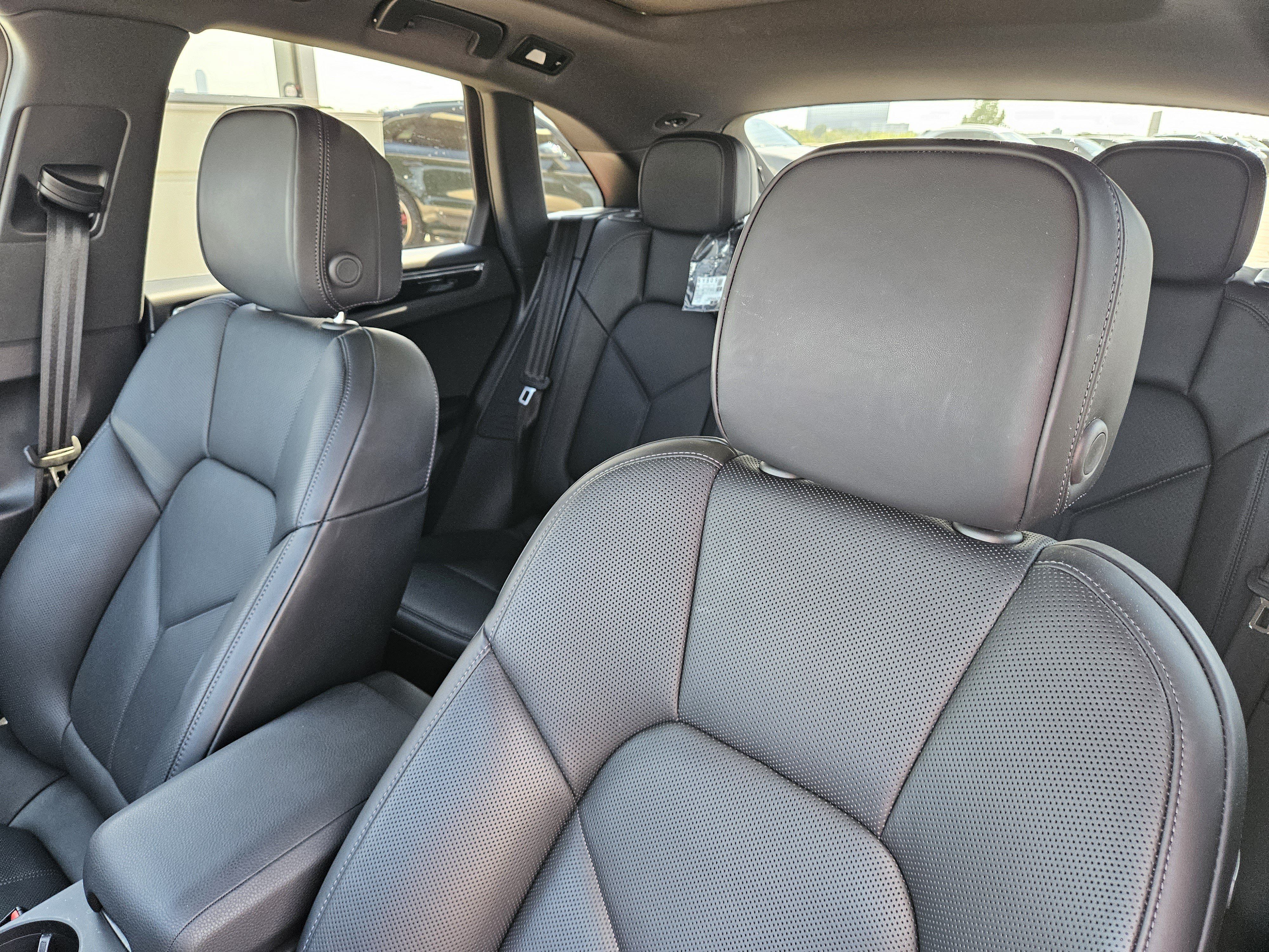 Certified 2026 Porsche Macan AWD/4WD image 6
