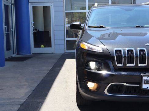 Used 2014 Jeep Cherokee Limited w/ Luxury Group AWD/4WD image 27