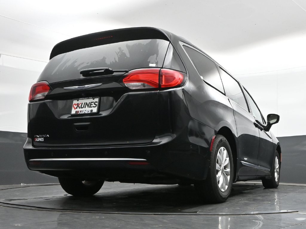 Used 2019 Chrysler Pacifica Touring-L w/ Advanced Safetytec Group FWD image 39