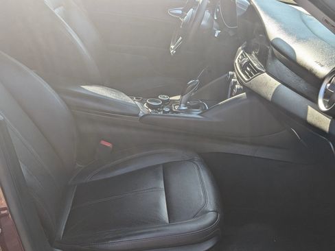 Used 2017 Alfa Romeo Giulia image 11