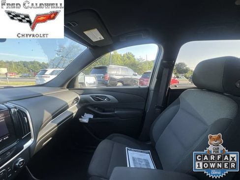 Used 2023 Chevrolet Traverse LT FWD image 11