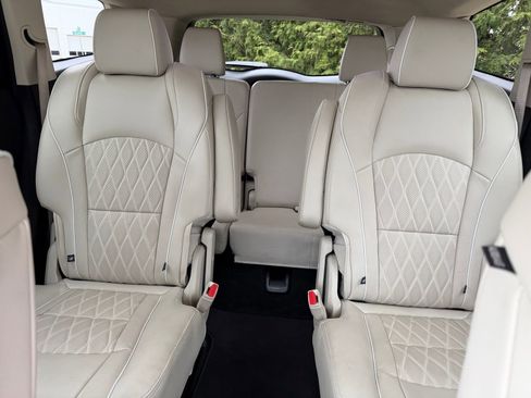 Used 2024 Buick Enclave Avenir w/ Avenir Technology Package image 3