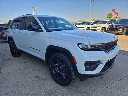 New 2025 Jeep Grand Cherokee Altitude image 13