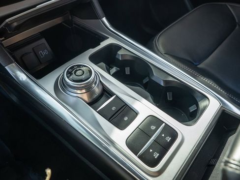 Used 2022 Ford Explorer XLT w/ Equipment Group 202A image 38