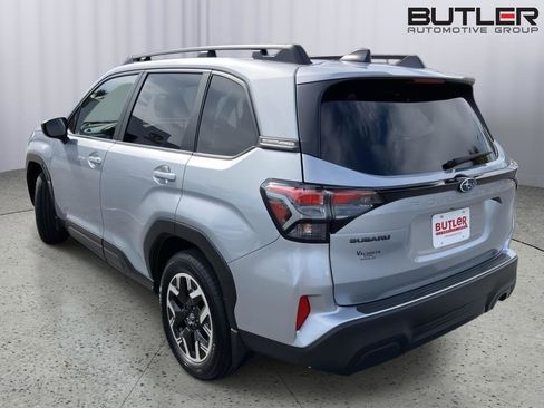 Used 2025 Subaru Forester Premium image 3