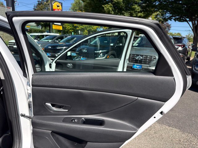 Used 2026 Hyundai Elantra SE FWD image 28