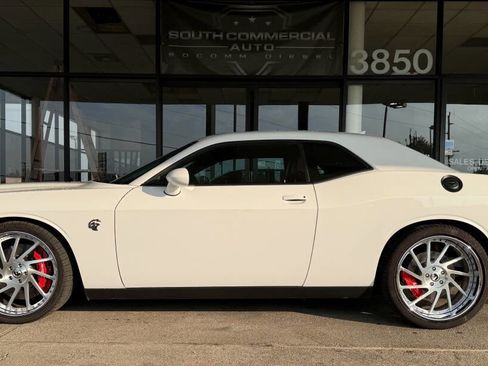 Used 2023 Dodge Challenger SRT Hellcat w/ Driver Convenience Group image 4